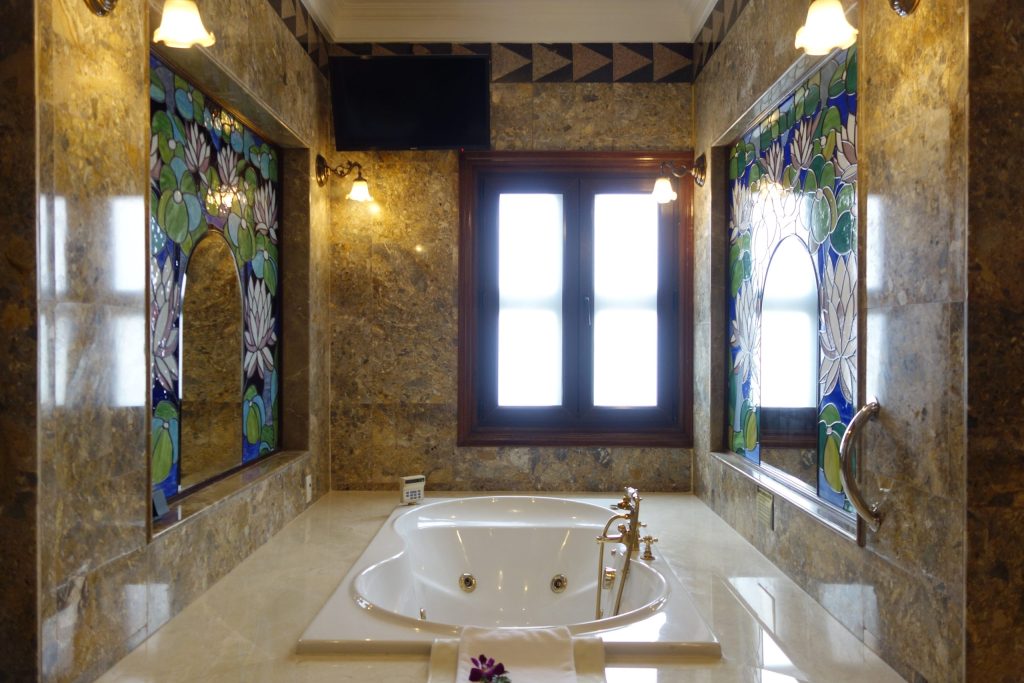 Hotel Majestic Saigon コロニアル マジェスティック スイート バスルーム｜ホーチミン