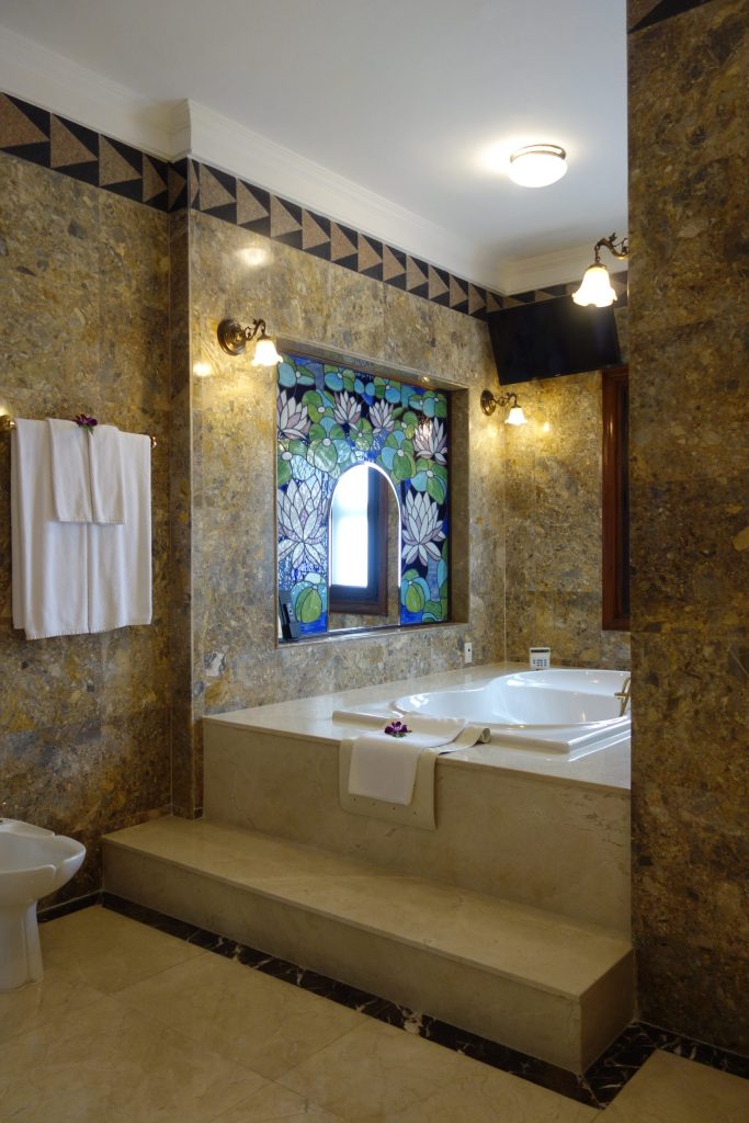 Hotel Majestic Saigon コロニアル マジェスティック スイート バスルーム｜ホーチミン