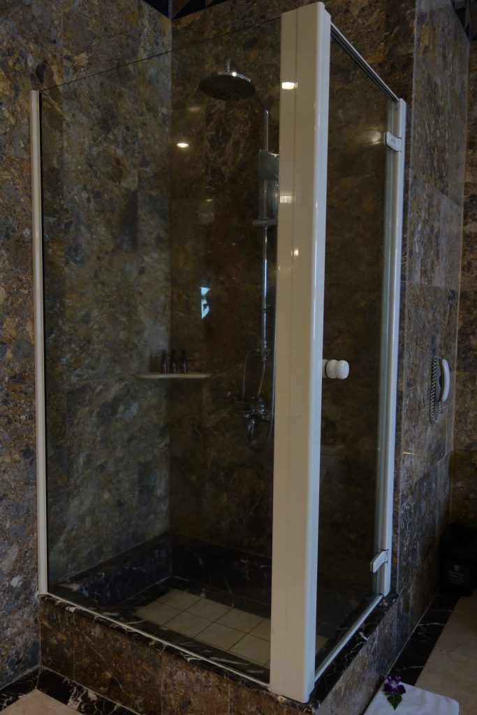 Hotel Majestic Saigon コロニアル マジェスティック スイート バスルーム｜ホーチミン