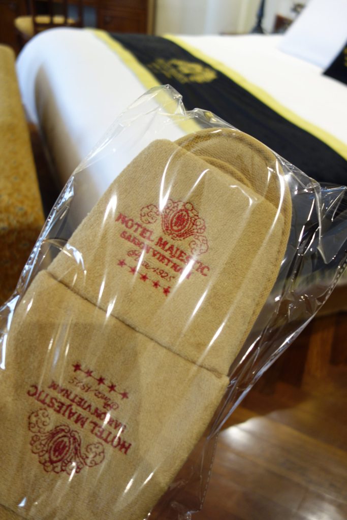 Hotel Majestic Saigon コロニアル マジェスティック スイート スリッパ｜ホーチミン